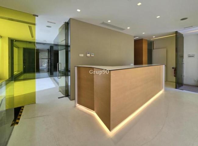 Local comercial en alquiler en Lleida photo 0