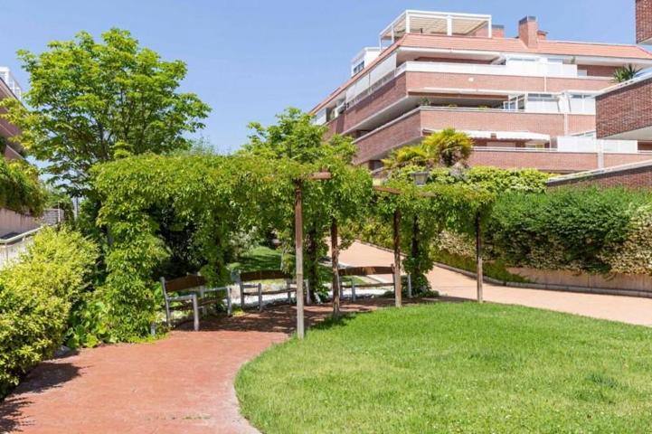 Piso en alquiler en Boadilla del Monte, Sector B photo 0