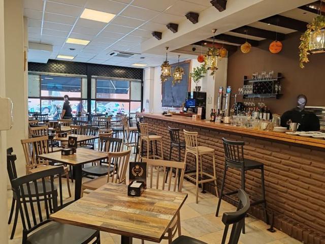 Local comercial en alquiler en Sevilla, Triana - Ronda De Triana photo 0