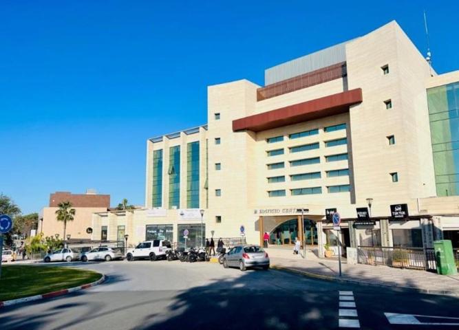 Local comercial en alquiler en Tomares, Hacienda La Cartuja photo 0