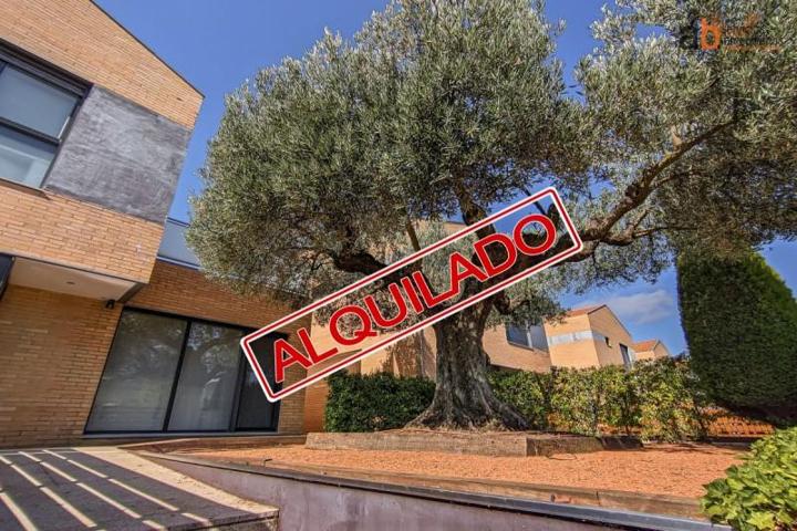 Chalet en alquiler en Egüés, Egues photo 0