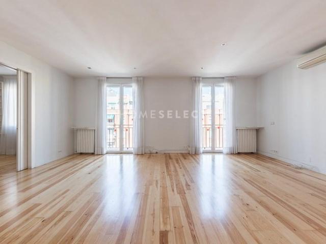 Piso en alquiler en Madrid, Castellana photo 0