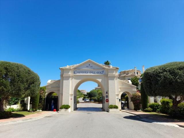 Apartamento en alquiler en Benahavís, Capanes del Golf photo 0