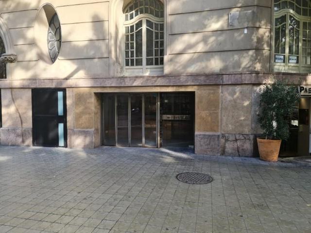 Local comercial en alquiler en Barcelona, Sant Gervasi - Galvany photo 0