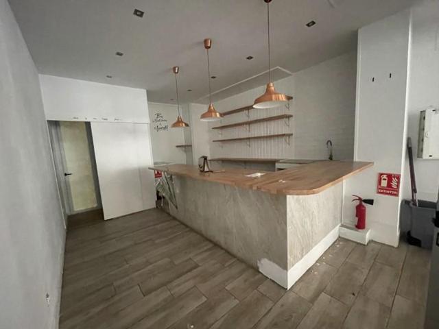 Local comercial en alquiler en Marbella, Puerto Banus photo 0