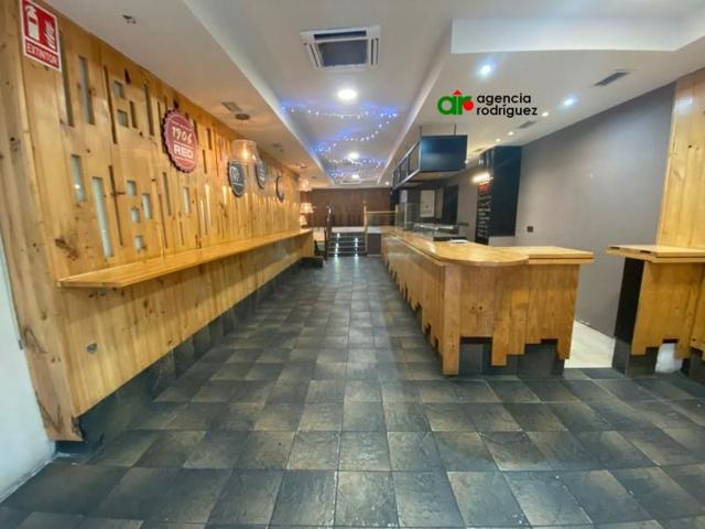 Local comercial en alquiler en Oviedo, Centro photo 0