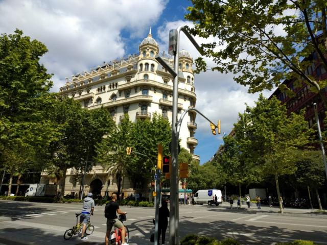 Local comercial en alquiler en Barcelona, Eixample - Eixample Derecha photo 0