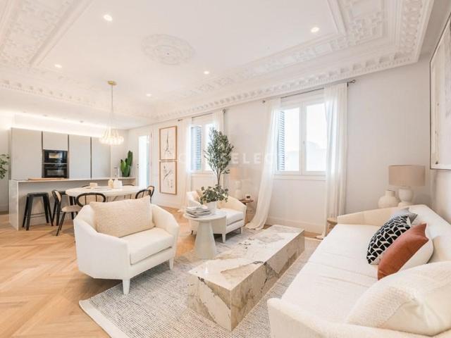 Aticos en alquiler en Madrid, Cortes - Huertas photo 0