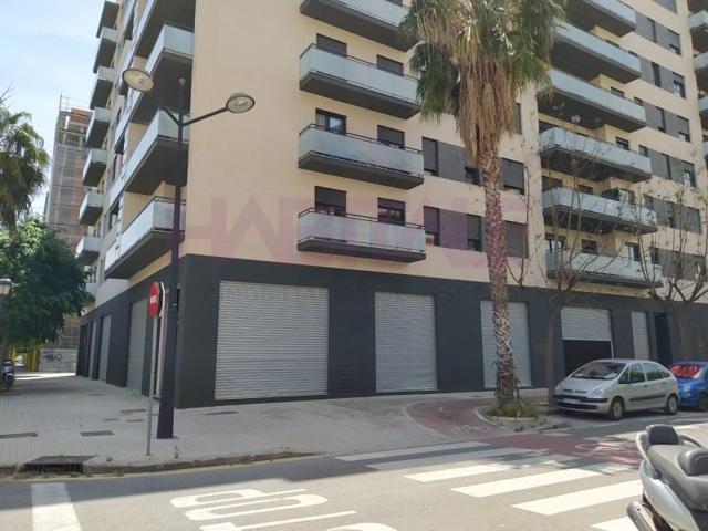 Local comercial en alquiler en Valencia, Patraix photo 0