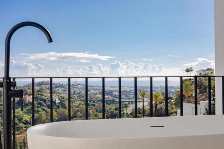 Piso en alquiler en Benahavís, Benahavis photo 0