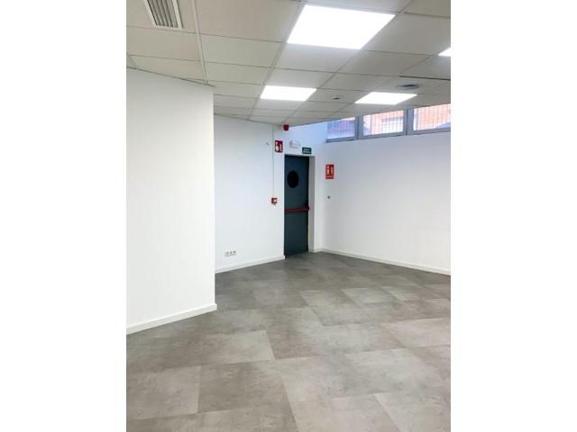 Local comercial en alquiler en Sant Just Desvern photo 0