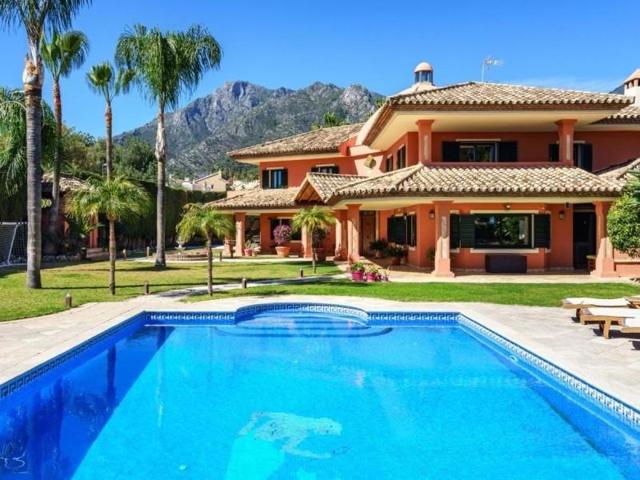 Chalet en alquiler en Marbella, Marbella photo 0