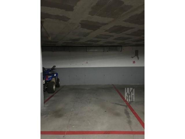 Garaje en venta en La Bisbal d'Empordà photo 0