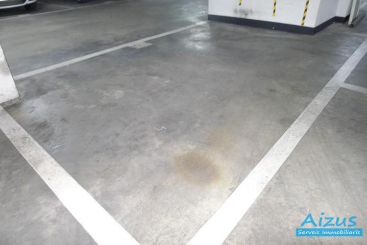 Garaje en venta en Ripollet, Cruz Roja photo 0