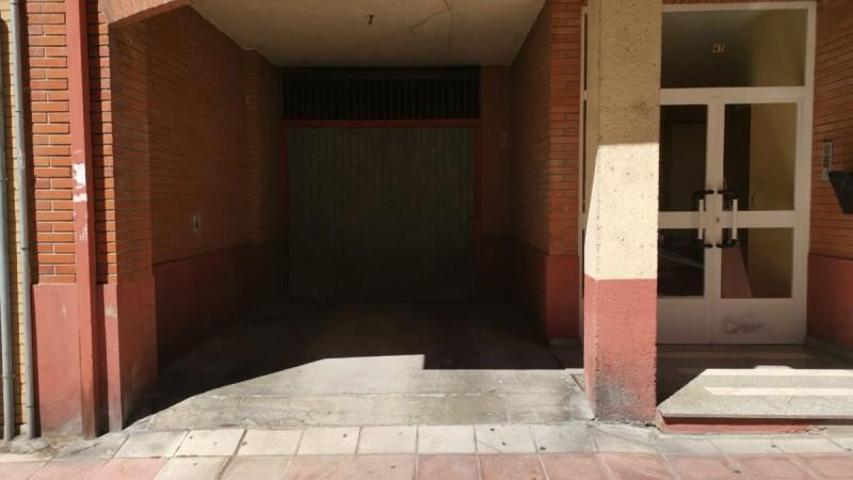 Garaje en venta en León, Crucero photo 0