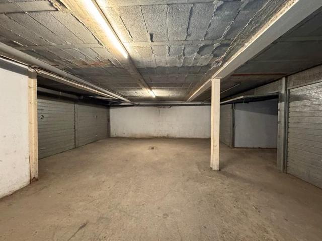 Garaje en venta en La Bisbal d'Empordà photo 0