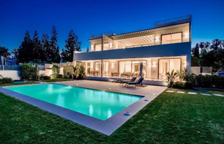 Chalet en alquiler en Marbella, Puerto Banús photo 0