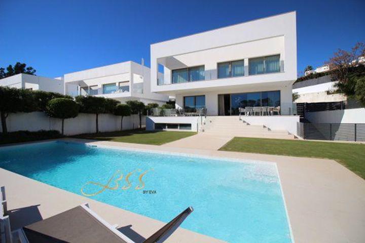 Chalet en alquiler en Marbella, Guadalmina Baja photo 0