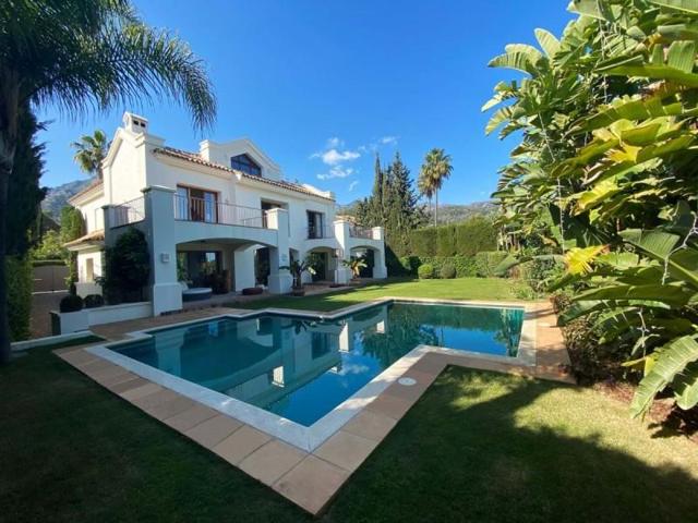 Chalet en alquiler en Marbella, Marbella photo 0