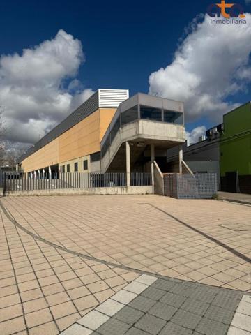 Local comercial en alquiler en Valladolid, Parquesol photo 0