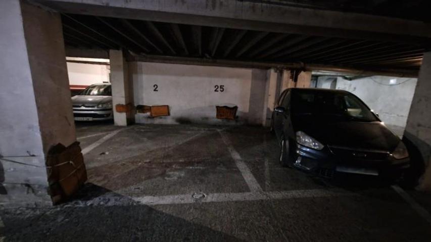 Garaje en venta en León, Santa Ana photo 0