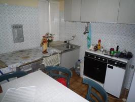 Casa con terreno en alquiler en Cacabelos photo 0