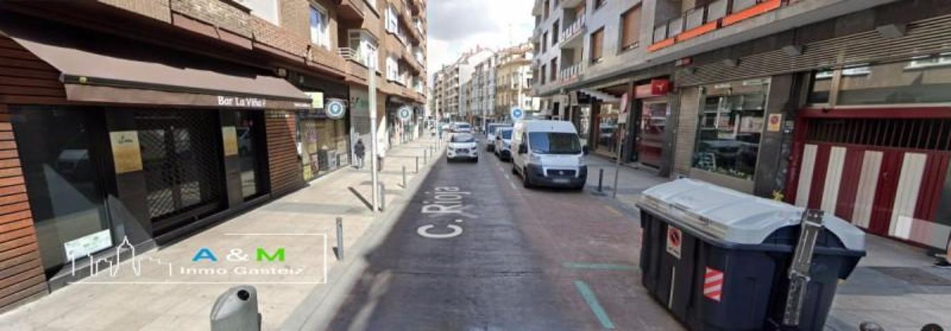 Garaje en venta en Vitoria-Gasteiz, Centro photo 0