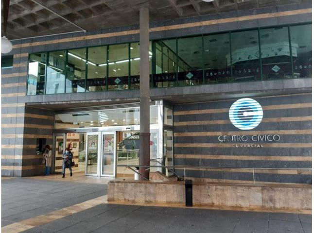 Local comercial en venta en Oviedo, Oviedo photo 0