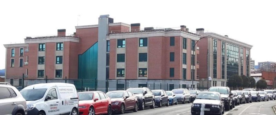 Garaje en venta en Vitoria-Gasteiz, Adurtza photo 0