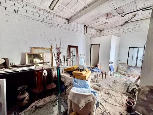 Local comercial en venta en Valdepeñas, Valdepenas photo 0