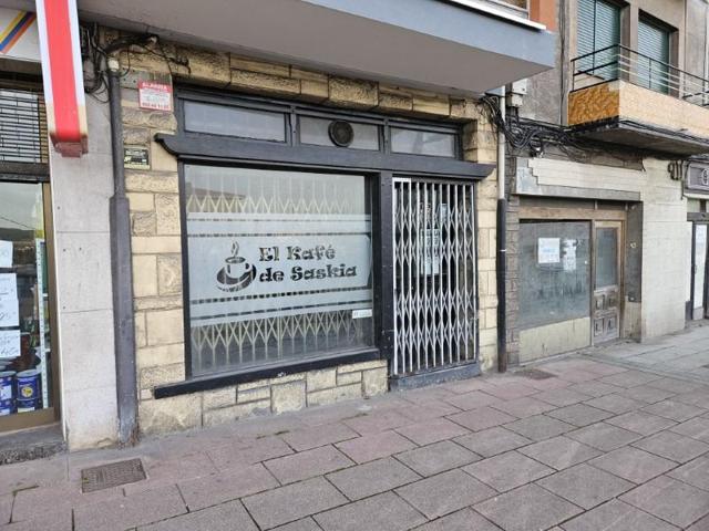 Local comercial en venta en Avilés photo 0