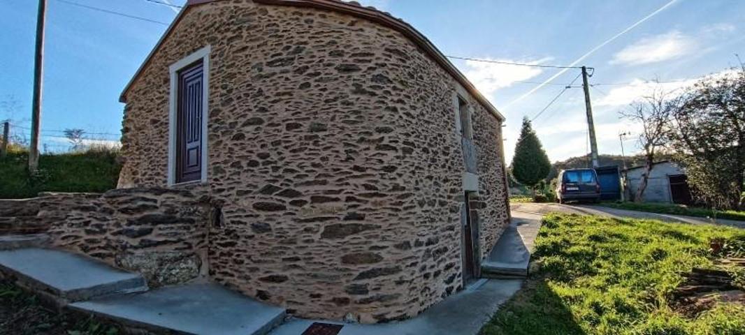 Casa con terreno en venta en Lalín photo 0