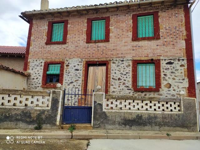 Casa en venta en Saldaña photo 0