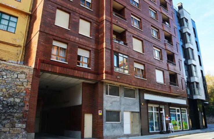 Local comercial en venta en Avilés, Aviles photo 0