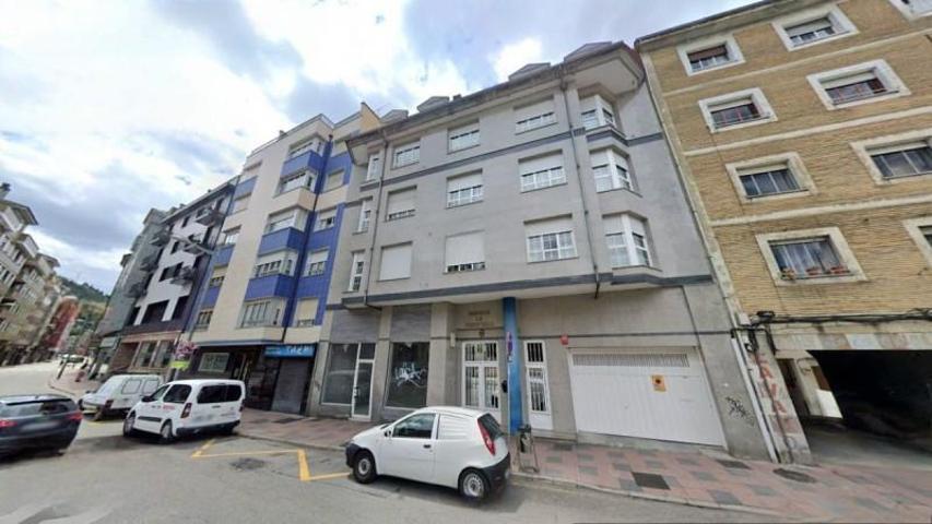 Local comercial en venta en Mieres, Centro photo 0