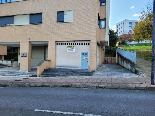 Local comercial en venta en Avilés photo 0