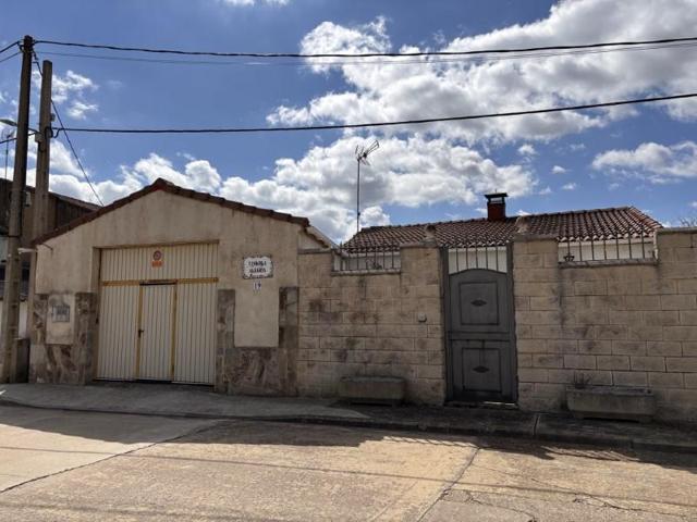 Casas de pueblo en venta en Renedo de la Vega photo 0