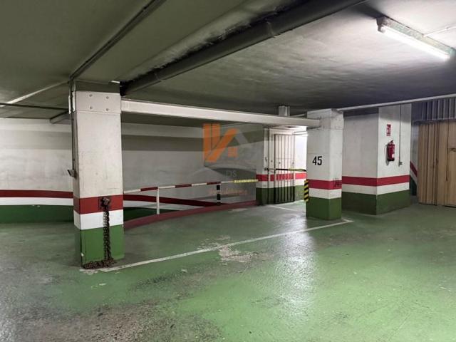 Garaje en venta en Santiago de Compostela photo 0