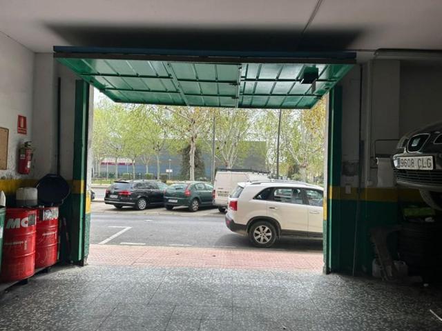 Local comercial en venta en Córdoba, Avd. De Libia photo 0