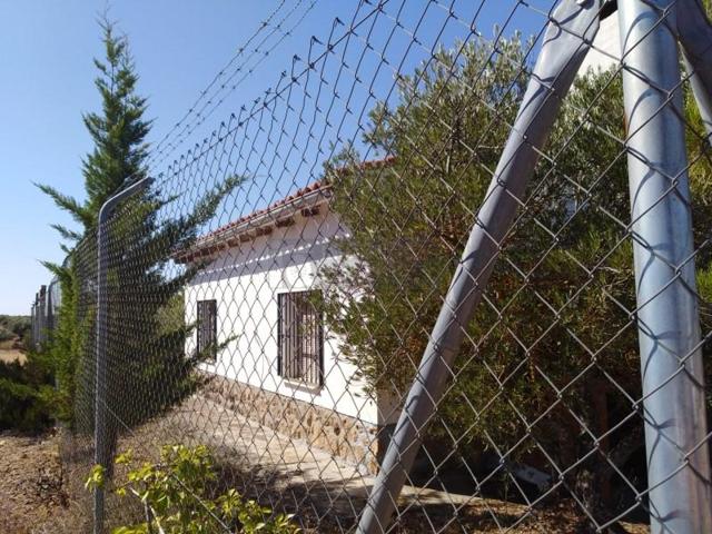Casa con terreno en venta en Quintanar de la Orden photo 0