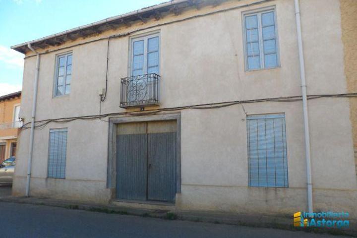 Casa en venta en San Justo de la Vega, Nistal photo 0