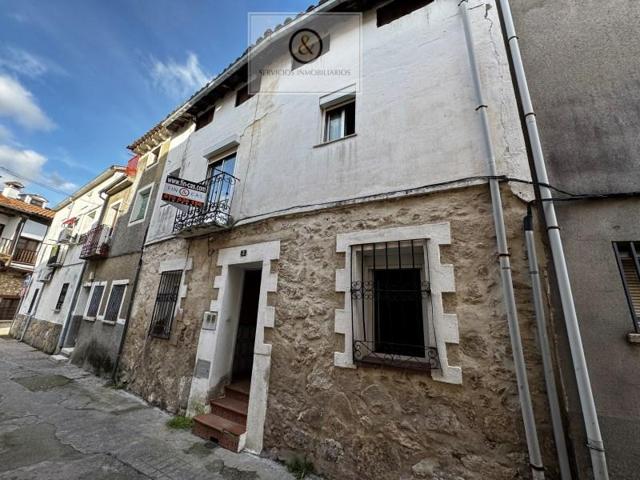 Casa en venta en Candeleda photo 0