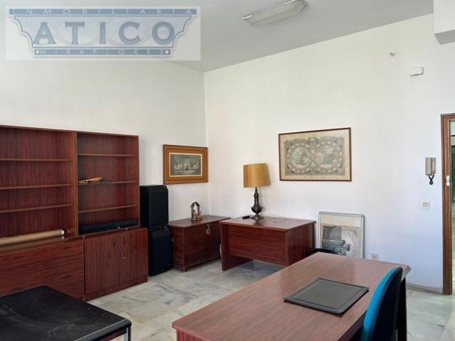 Oficina en venta en Sevilla photo 0