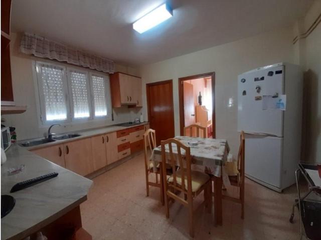 Piso en venta en Villarrobledo photo 0