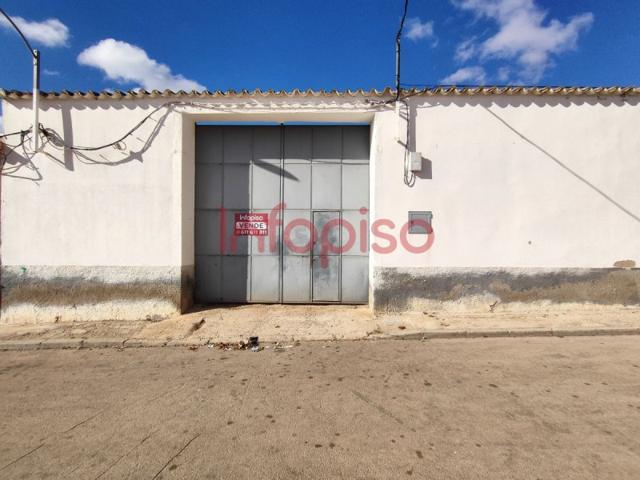 Nave industrial en venta en Valdepeñas, Salida Peral photo 0