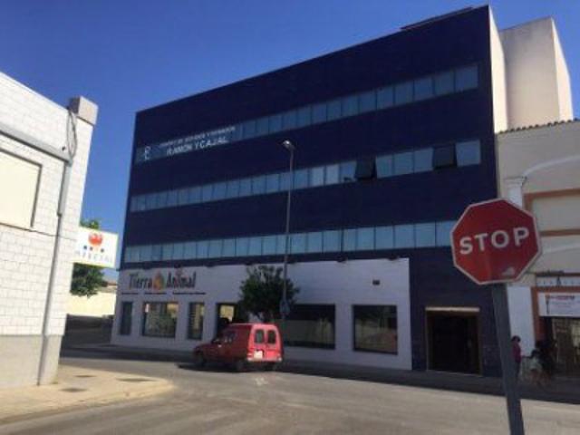 Local comercial en venta en Almendralejo, Carretera Badajoz - Campo Futbol photo 0