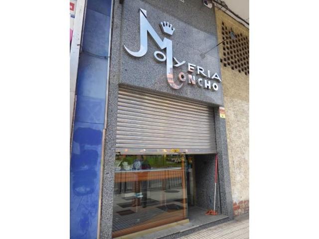 Local comercial en venta en Avilés, El Arbolón photo 0