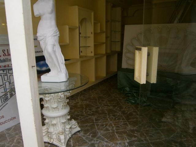 Local comercial en venta en Torrelavega, Centro Comercial Supeco photo 0