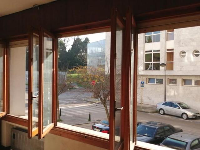 Local comercial en venta en Torrelavega, Inmobiliaria photo 0