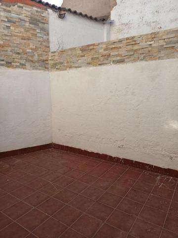 Piso en venta en Novés, Centro photo 0